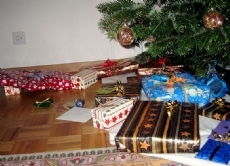 Alle Kinder freuen sich bei uns am Heiligen Abend auf die Geschenke.